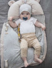 7AM Enfant footmuff anti-slip back panel keeps harness flush and safe