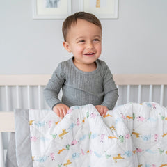 aden + anais essentials reversible blanket back closeup highlights poplin backing