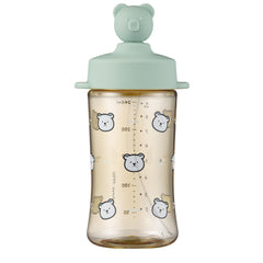 AKIOOM bear-lid spill-proof cup in action helping keep drinks contained during outings
