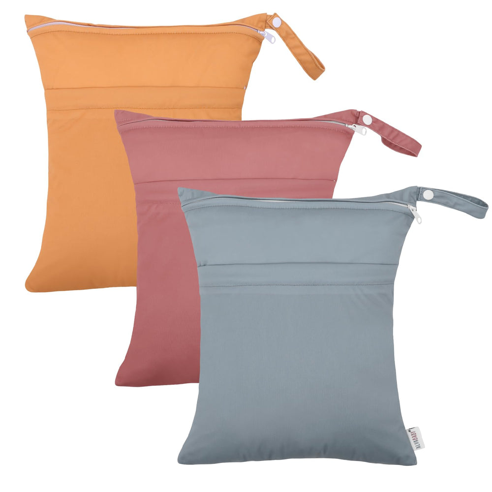ALVABABY 3pc wet-dry bag front view keeps items organized for on-the-go use.