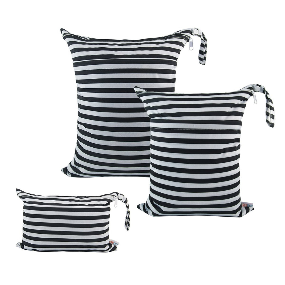ALVABABY large wet/dry bag with spacious interior for diapers and garments.