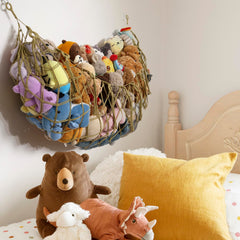 Amdermi large-capacity toy hammock holds many plush toys while freeing floor space