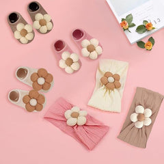 AModaTouch breathable cotton socks reduce irritation for delicate skin.