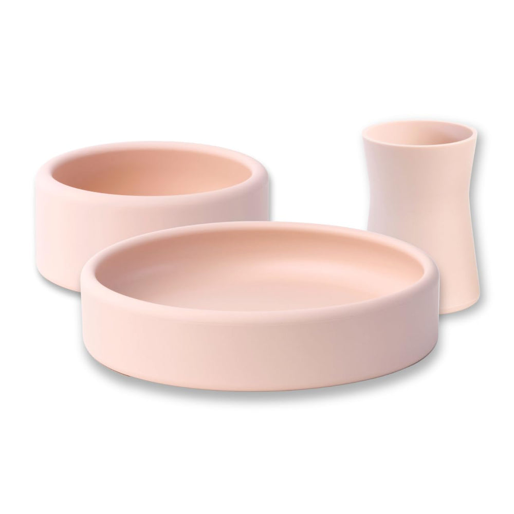 APLAINR weighted baby plate in pink sand with a stable base for mess-free meals.
