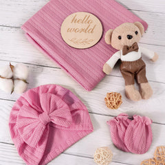 AQOKKA mittens made from cotton blend keep tiny hands warm.