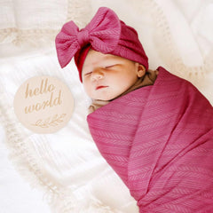 AQOKKA bow hat completes the look while providing gentle warmth.