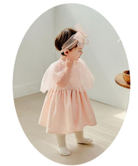 Asphinien oversized bow detail adds playful charm for photos.