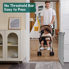 BABELIO baby gate demonstrating auto-close and one-handed operation