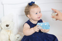 Powder scent swirl for Baby Jolie Memory fragrance.