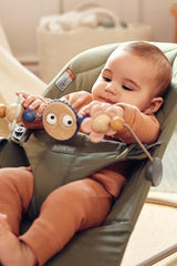 BabyBjörn Bouncer Bliss ergonomic seat supports growing comfort.
