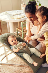 BabyBjörn Bouncer Bliss natural rocking soothes baby gently.