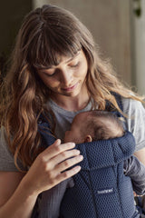 BabyBjörn Free ergonomic shoulder straps distributing weight evenly