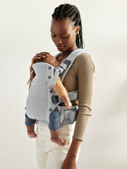 Padded shoulder straps reduce caregiver strain during extended wearing sessions