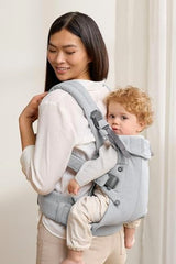 BabyBjörn Harmony padded shoulder straps reduce shoulder strain during wear.