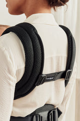 BabyBjörn Harmony padded shoulder straps add daily comfort.