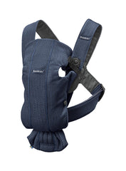 BabyBjörn Mini navy blue 3D mesh carrier supporting newborn closeness and ergonomic position.
