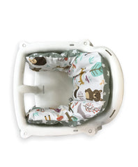 Bebek Ozel cover on Antilop chair during mealtime