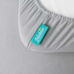 Biloban comfort snug-fit edge keeping the sheet securely in place.