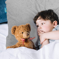 Biloban toddler pillowcase protector offers smooth, quiet fabric that preserves pillow softness.