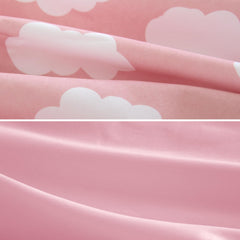 Biloban Pink Cloud sheets show an elastic-fit design to prevent slipping.
