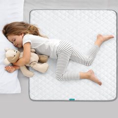 Biloban waterproof 4-layer bed pad showing moisture protection and coverage.
