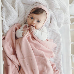 Bleu La La baby gift set hat 0–6 months provides snug warmth.