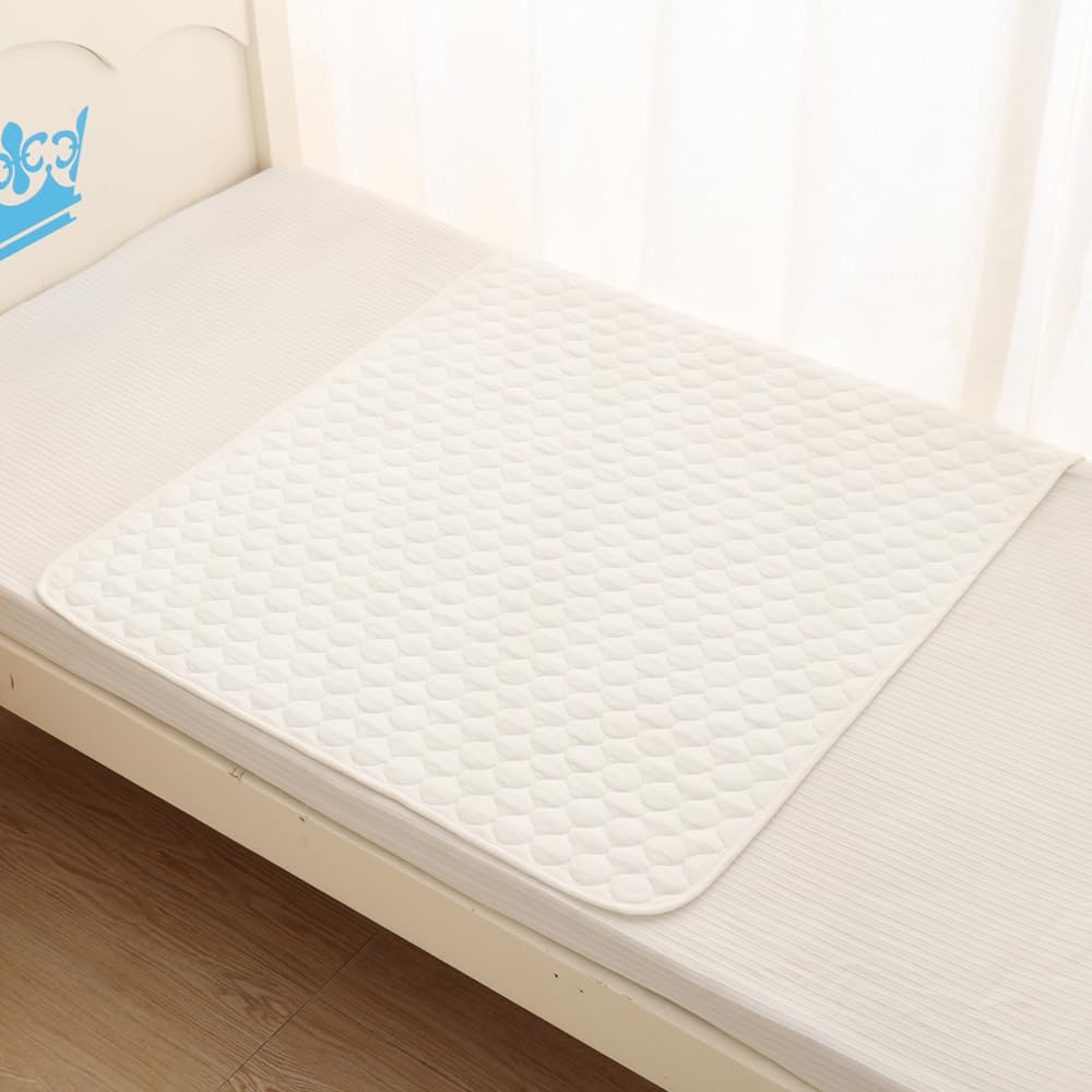 BlueSnail Washable Underpads with soft top layer for comfort and moisture containment.