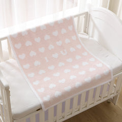 BOBOYOYO giraffe pattern blanket adds whimsy while keeping baby comfortable.