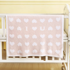 BOBOYOYO plush blanket with pink heart for cozy newborn warmth.