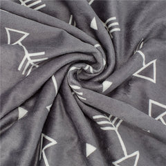 BORITAR blanket features little grey arrows print for a charming feel