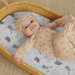 BROLEX universal-fit bassinet sheets with elastic edges prevent slipping.