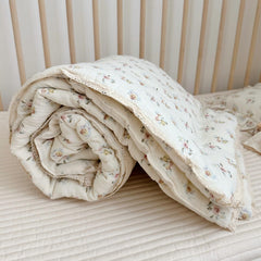 BuLuTu crib quilt azalea pattern adds cheerful decor.