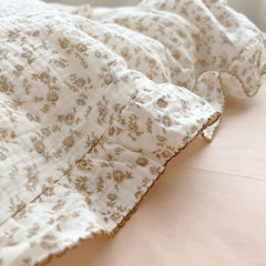 Bulutu pillowcase demonstrating travel-friendly, lightweight design