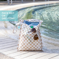 Bumkins wet/dry bag two compartments keeps messes contained while traveling