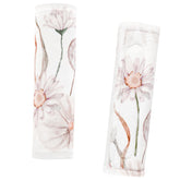 CARUILI flower-pattern strap pad provides gentle neck comfort on car trips.