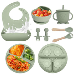 Catvegue green bib for mess-free mealtimes and easy cleanup.