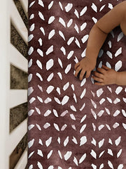 Culclendy stretchy fabric close-up shows flexible weave for easy crib fit.