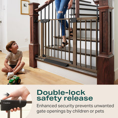 Cumbor steel gate close-up highlighting durable frame and lock.