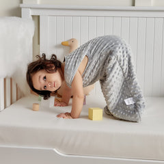 DaysU two-way zipper enables safe diaper changes and quick access