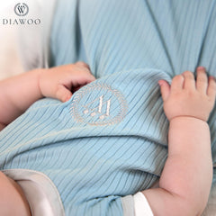 Diawoo two-way zipper enables easy top or bottom diaper changes.