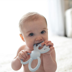 Flexible ears reach molars, helping comfort hard-to-reach teething areas.