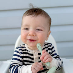 Dreambaby three-stage design supports varied feeding techniques during weaning.