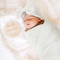 DRESHOW BQUBO white baby hat, cozy protection for delicate skin.