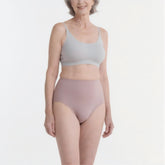 Eizniz dusty pink high-waisted underwear viewed from the front, discreet daily protection.