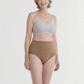 Eizniz women's high-waisted underwear close-up shows matte finish and discreet absorption.
