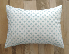 Envelope-style closure and French seams on the ELLA & MAX pillowcase.