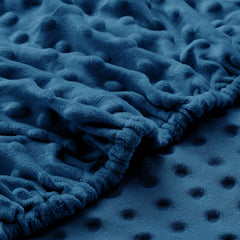 Entisn close-up of the soft fleece fabric for a warm sleep surface
