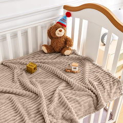 Eonkasp ultra-soft microfiber blanket texture feels cozy and breathable for year-round warmth.