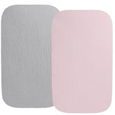 Fadacudan muslin bassinet sheet for Dreamer in grey-pink, soft and breathable.