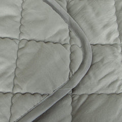FLXXIE comforter is machine washable, simplifying care after busy days.